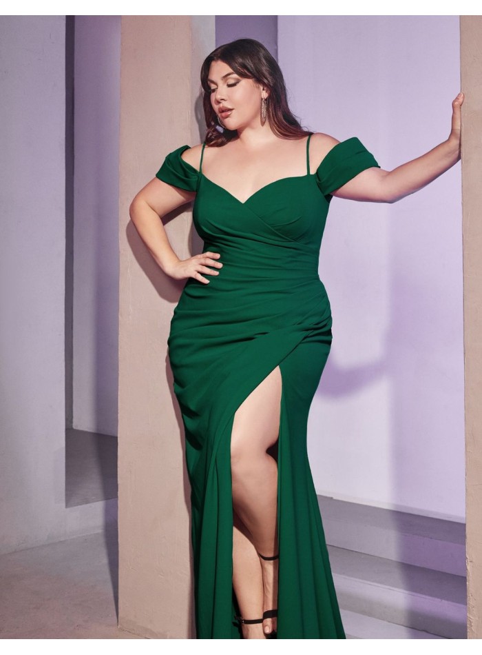 Robe longue de fête avec encolure bandeau et jupe fendue sur le côté