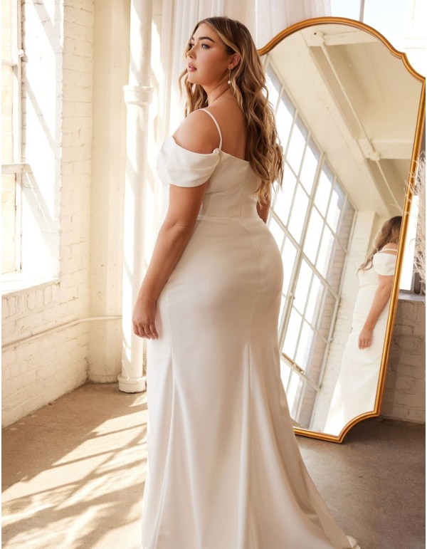 Robe longue de mariage avec encolure bandeau drapée 2