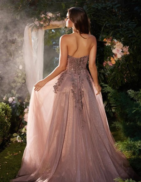 Robe longue de fête avec encolure croisée et broderie