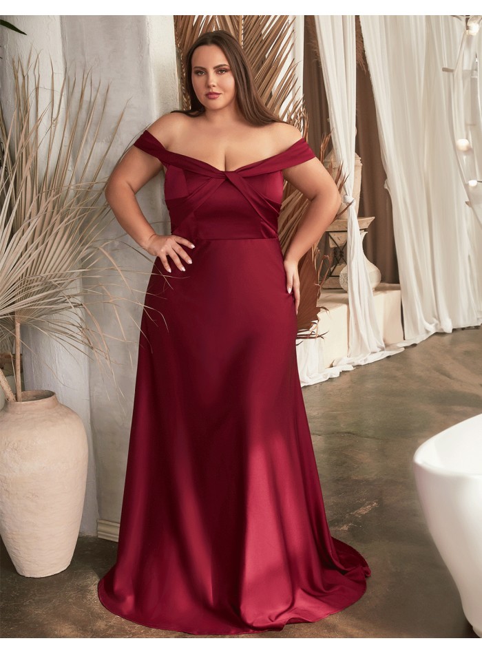 Robe longue satinée avec encolure bandeau croisée