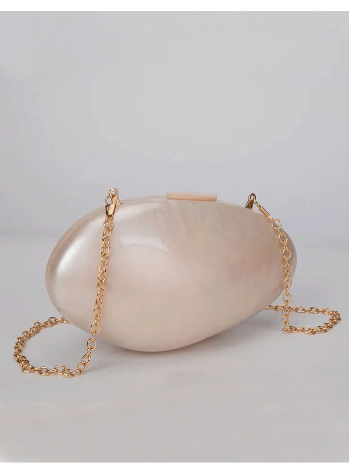 Pearlized clutch bag with pearl effect