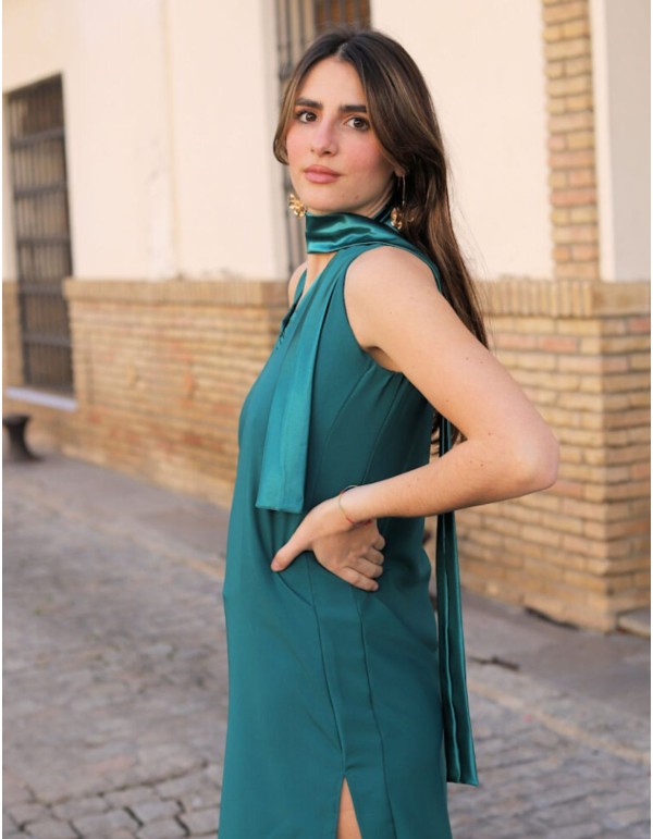 https://invitadisima.com/45670-home_default/vestido-corto-de-fiesta-verde-esmeralda-con-lazada-al-cuello.jpg