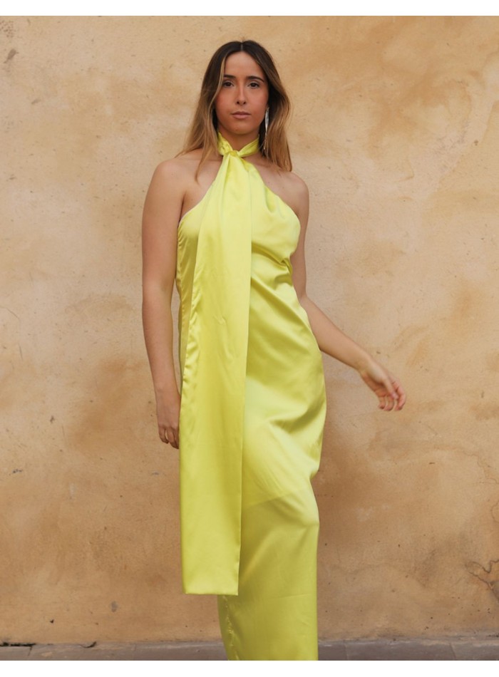 Robe de soirée midi jaune avec encolure licou