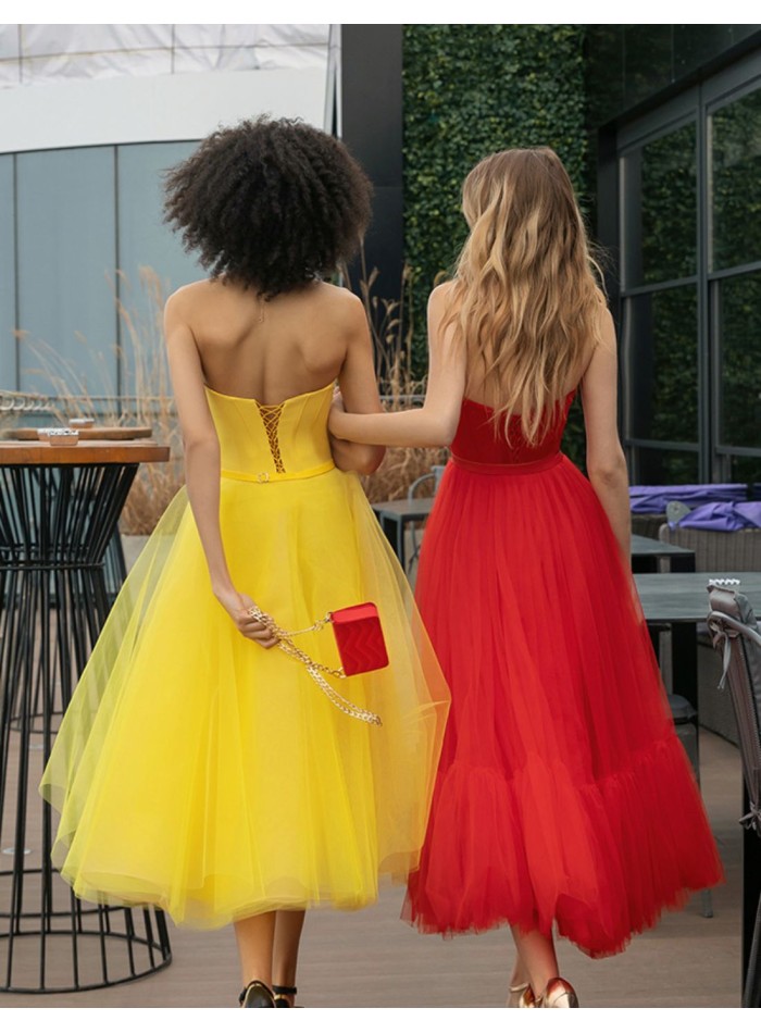 Vestido de fiesta midi con escote corazón y...