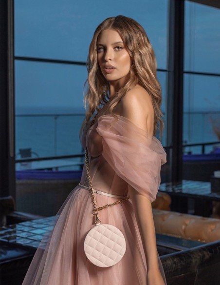 Vestido de fiesta midi con mangas de tul y cuerpo corsé