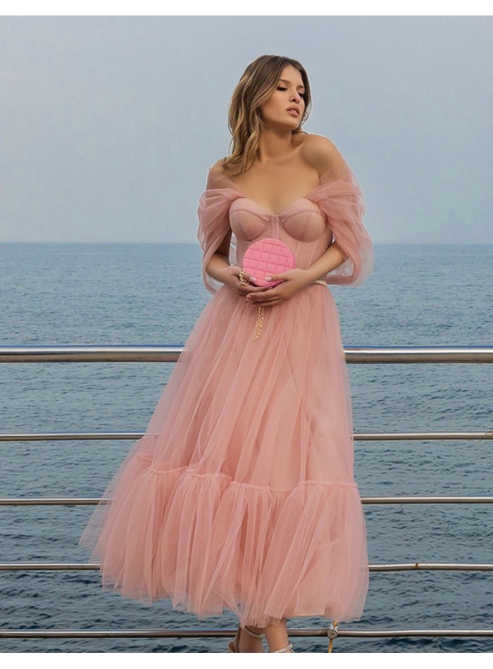 Robe de soirée midi avec manches en tulle et corset