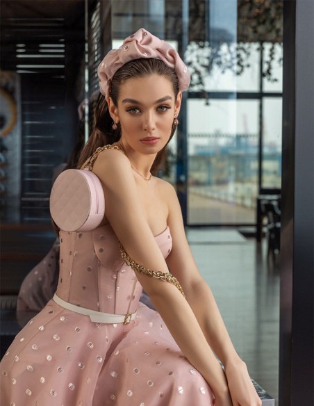 Robe de soirée midi avec plumeti et encolure cache-coeur