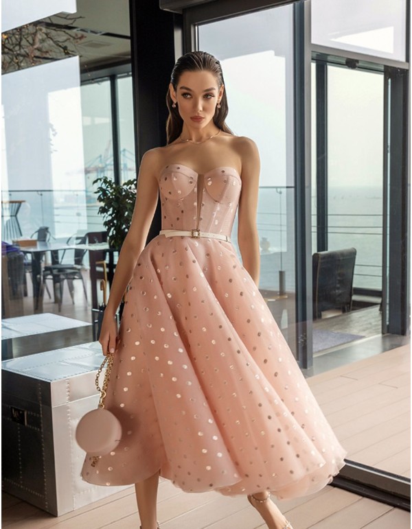 Robe de soirée midi avec plumeti et encolure cache-coeur