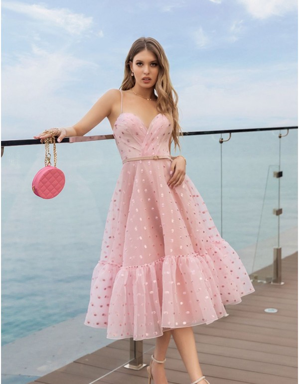 Robe midi en plumeti avec volants et encolure en cœur
