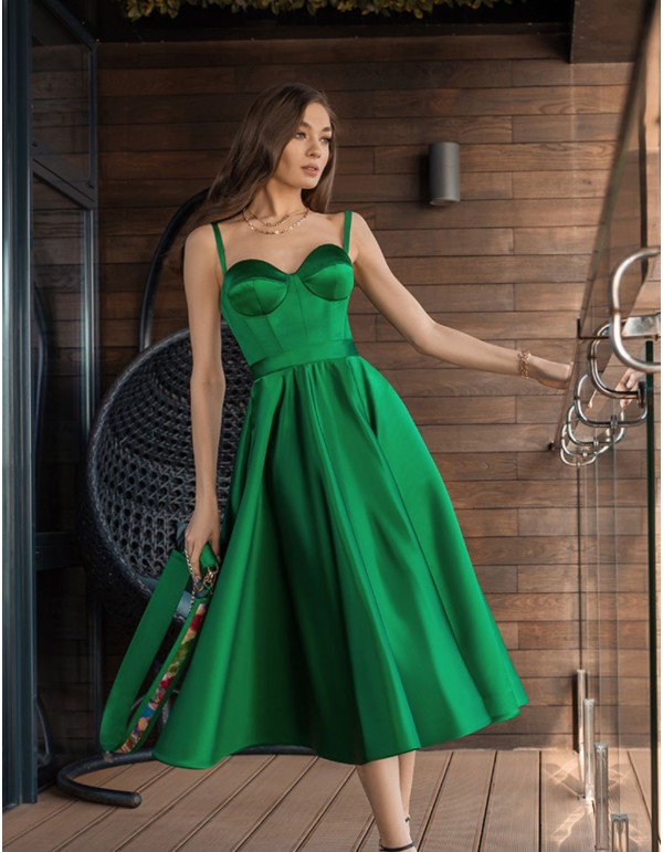 Robe de bal midi avec corsage et jupe évasée