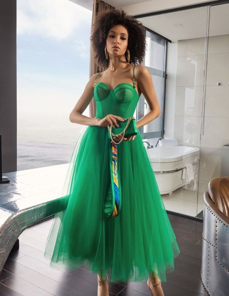 Vestido midi de fiesta verde con corpiño y falda de tul