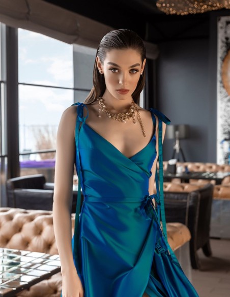 Long dress with side slit and bow details