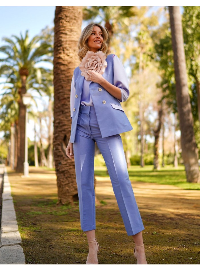 Sleeveless silk vest with lined pockets and...