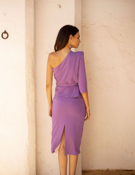 Asymmetrical top with long sleeves and pencil skirt set