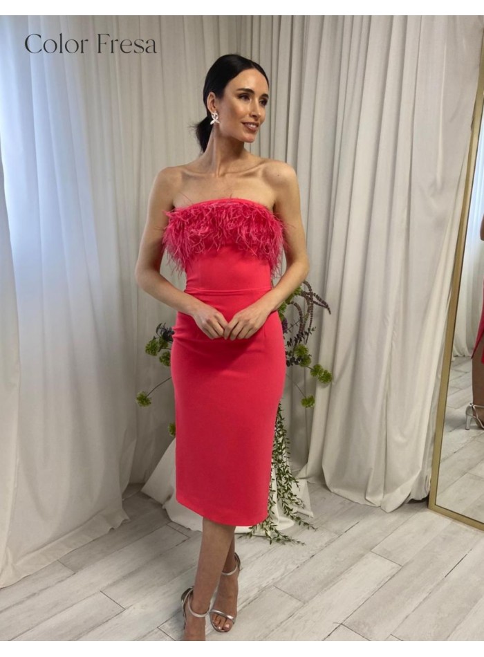 Vestido midi de fiesta con escote de plumas