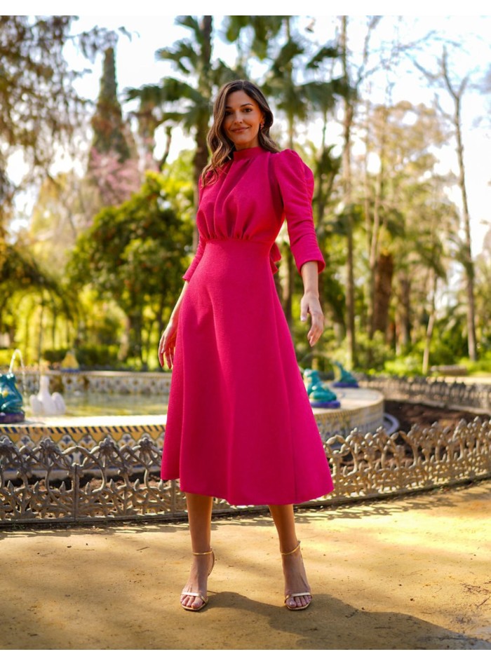 Robe de soirée midi avec manches françaises et jupe flottante