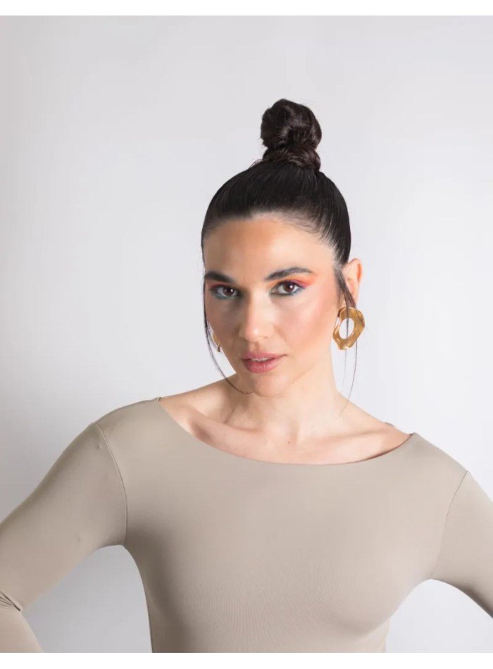 Maxi circular wavy golden earrings for parties