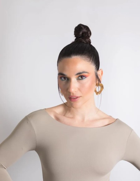 Maxi circular wavy golden earrings for parties