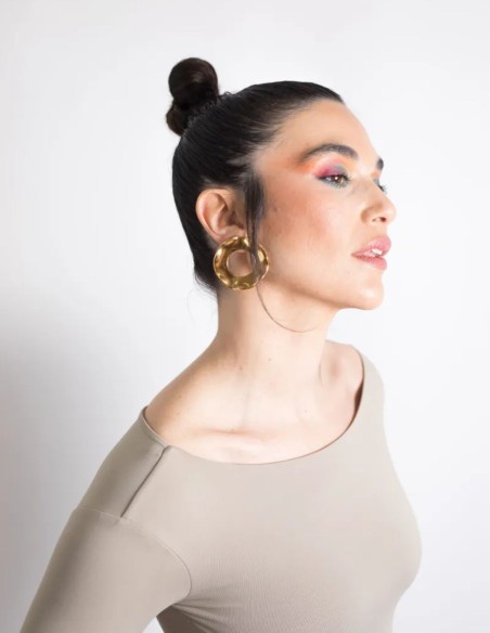 Maxi circular wavy golden earrings for parties