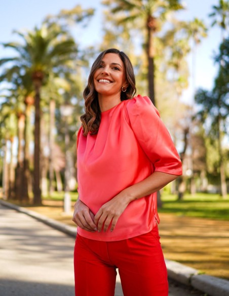 Chemisier de fête en satin avec manches bouffantes françaises