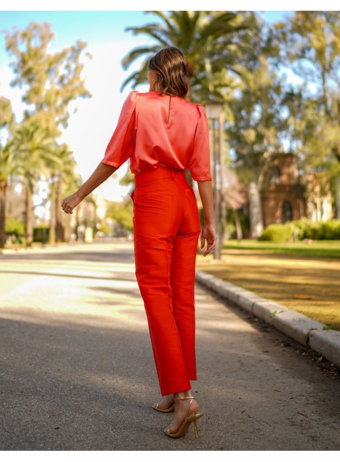 Chemisier de fête en satin avec manches...