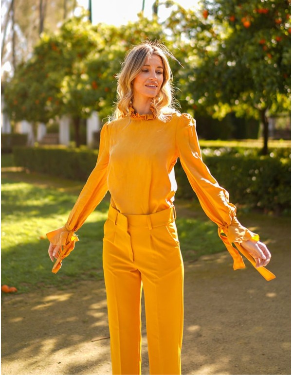 Blusa de fiesta de cuello alto y manga larga con volantes 2