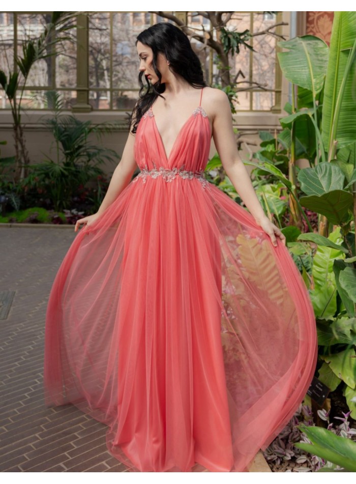 Long party dress with tulle skirt and crossed straps