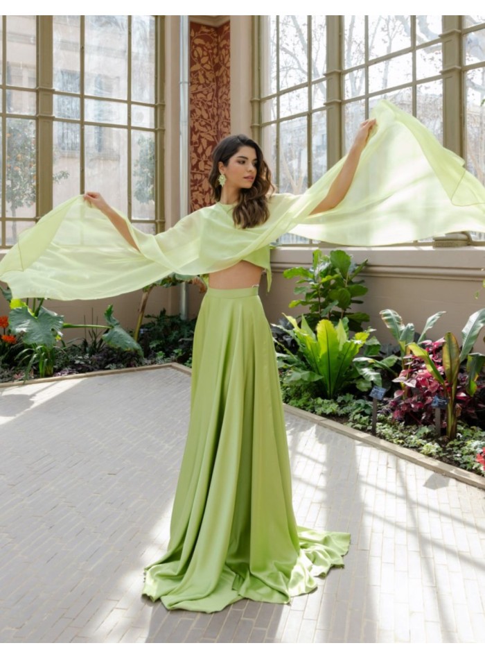 Long party skirt in flowing satin with volume