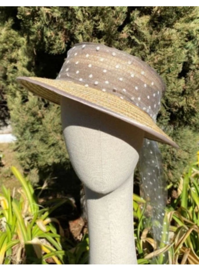 Canotier de novia con tul de plumeti