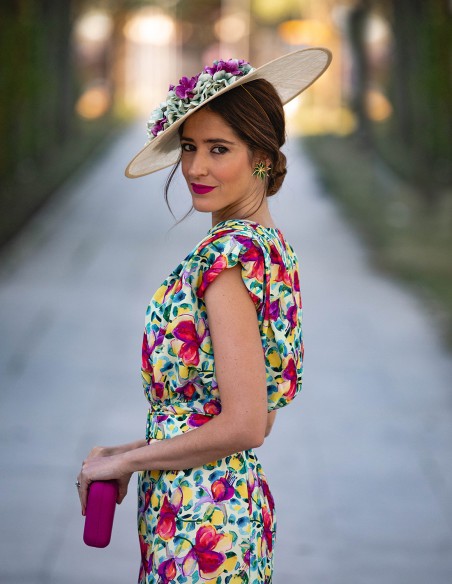 Pamela con base de sinamay con flores de sinamay multicolor