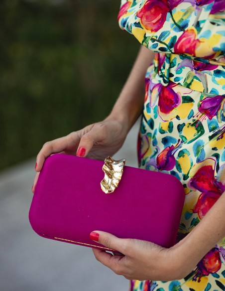 Bolso de fiesta de antelina con broche de hoja dorado Bolso de fiesta de antelina con broche de hoja dorado