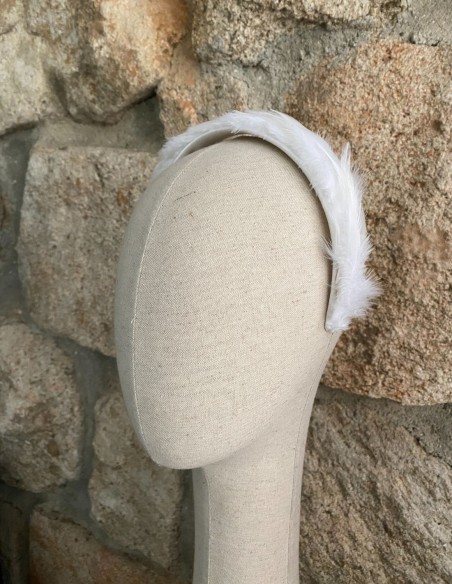 Bridal headband with white feathers