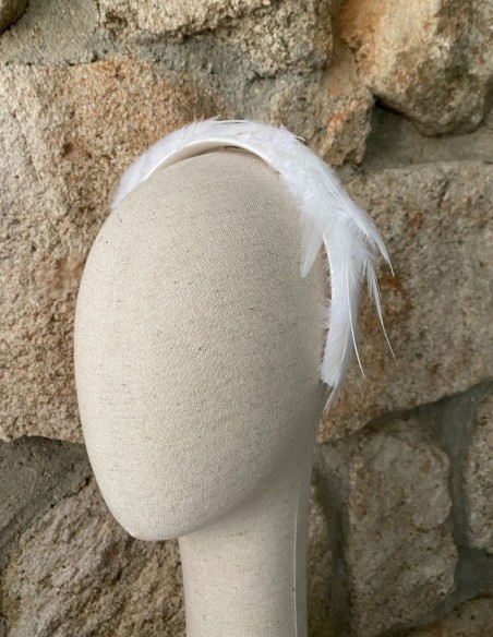 Bridal headband with white feathers