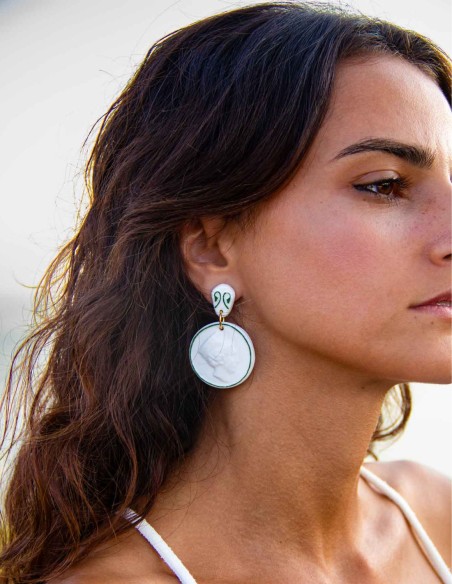 Boucle d'oreilles longues avec médaillons en céramique émaillée