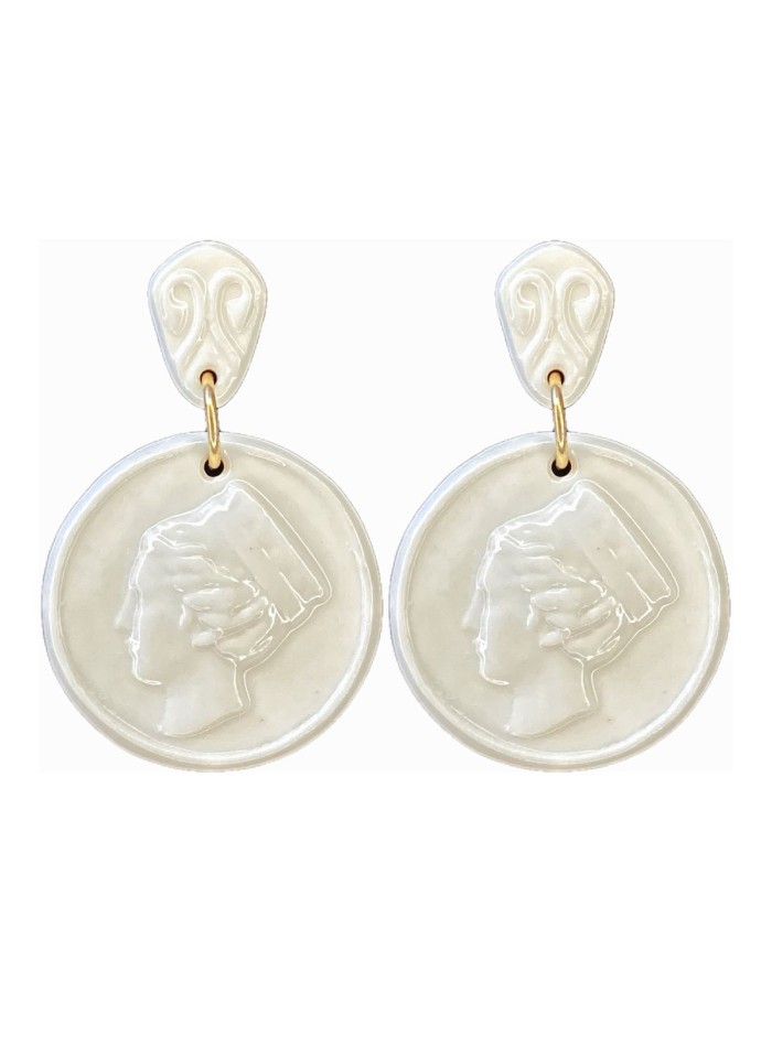 Boucle d'oreilles longue médaille de Cibeles en céramique blanche