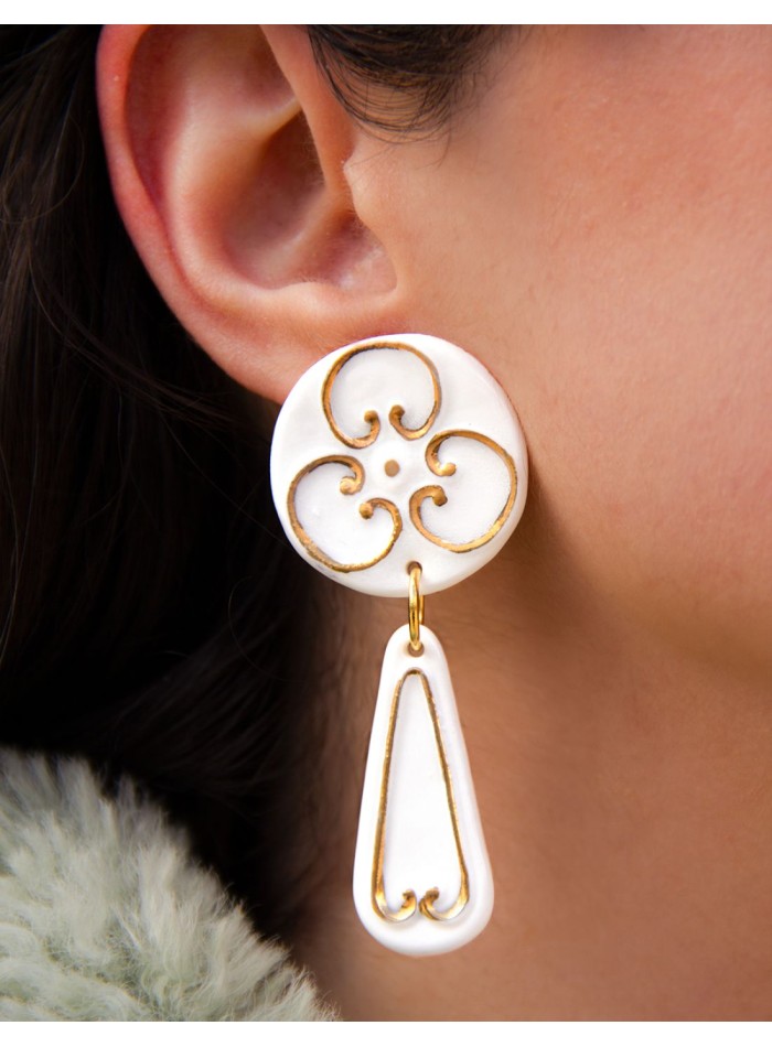 Long porcelain earrings for events | INVITADISIMA