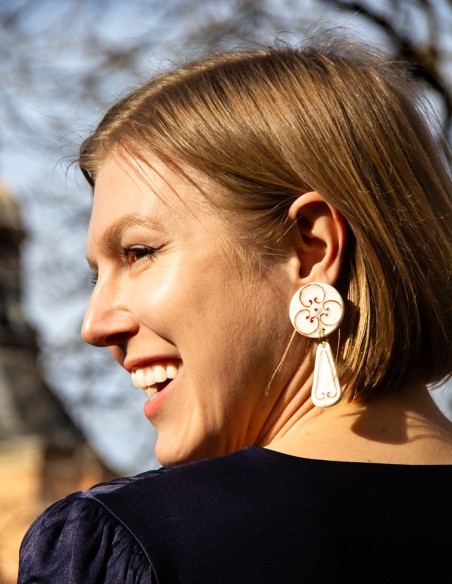 Pendientes largos de porcelana cerámica blanca pintados