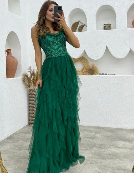 Vestido de fiesta con corsé de pedrería y falda de volantes de tul
