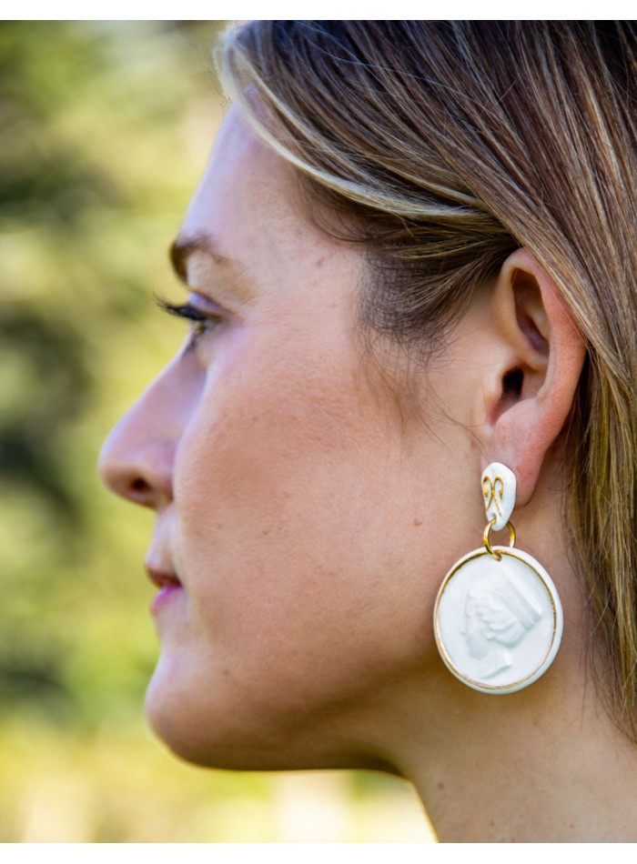 Pendientes medalla de porcelana pintada en oro