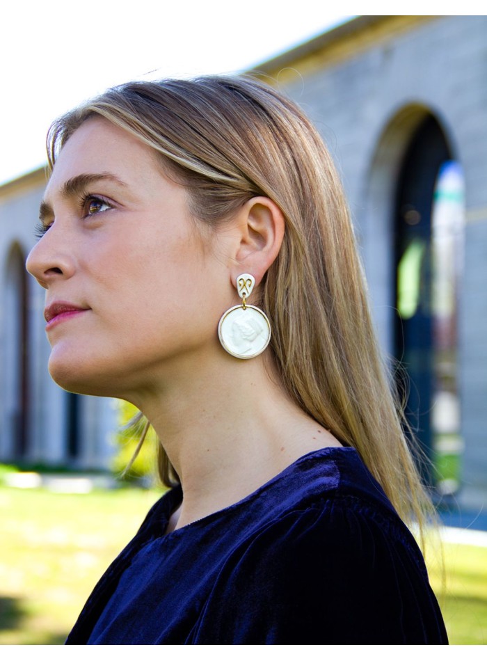 Pendientes medalla de porcelana pintada en oro