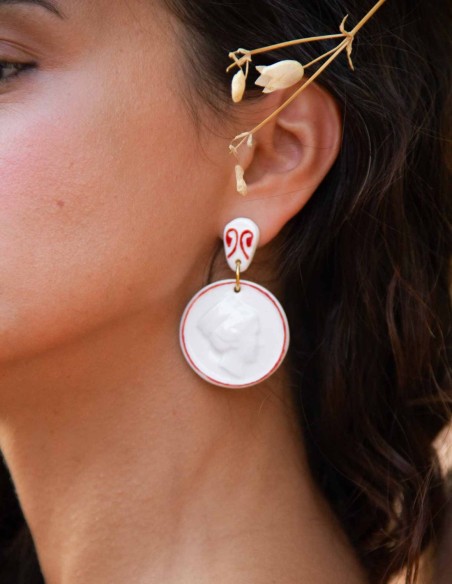 Pendientes largos medalla de porcelana pintados