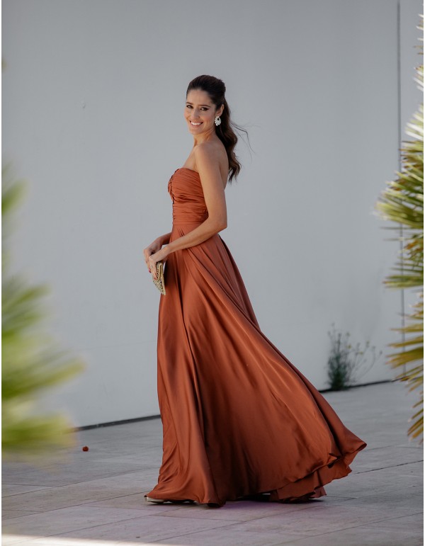Vestido de fiesta largo satinado con escote corazón y detalle drapeado - INVITADA PERFECTA 2