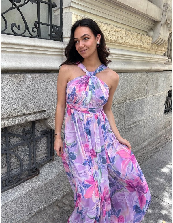 Vestido de fiesta largo estampado con cuello halter y pedrería 2