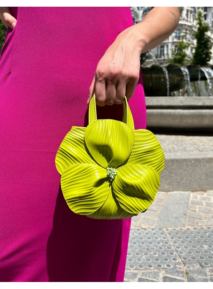 Bolso de mano con flor en 3D