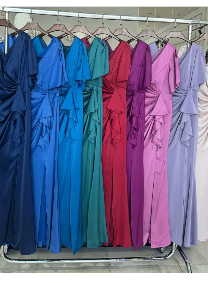 robe longue de fête en satin avec décolleté en...