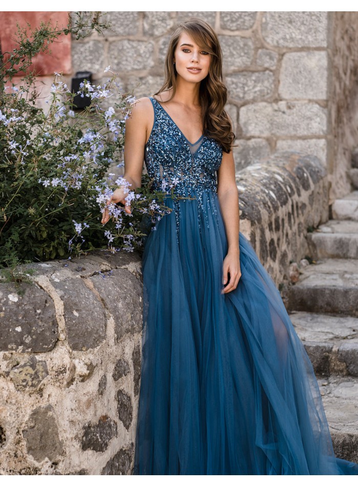 Robe longue avec corsage en strass et jupe en tulle