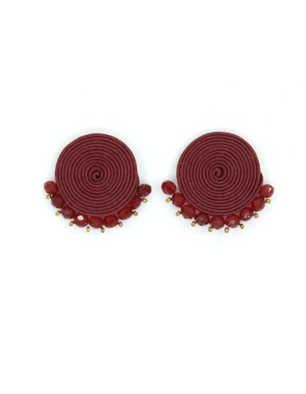 Boucle d'oreilles avec des fils de satin et des pierres...