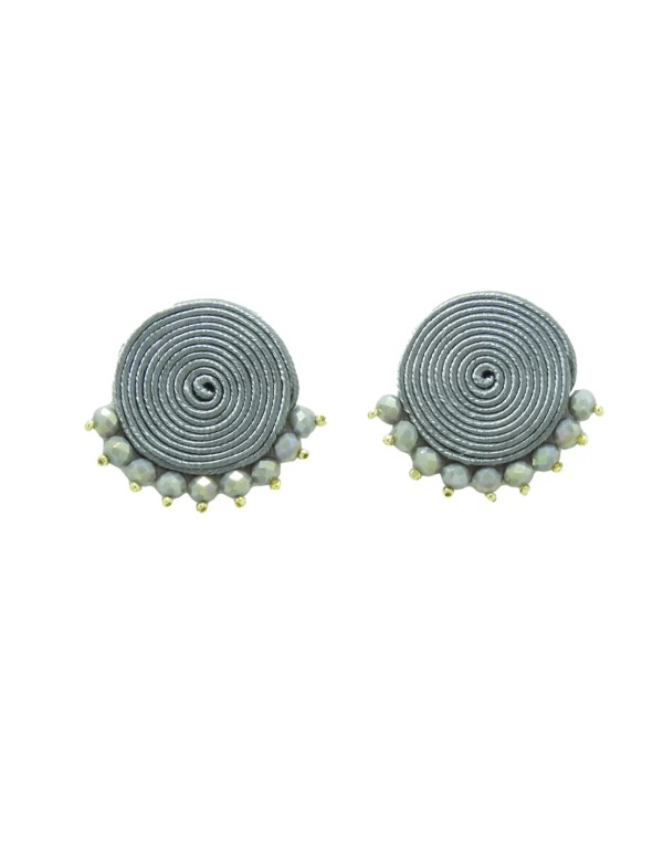 Boucle d'oreilles avec des fils de satin et des pierres... 2