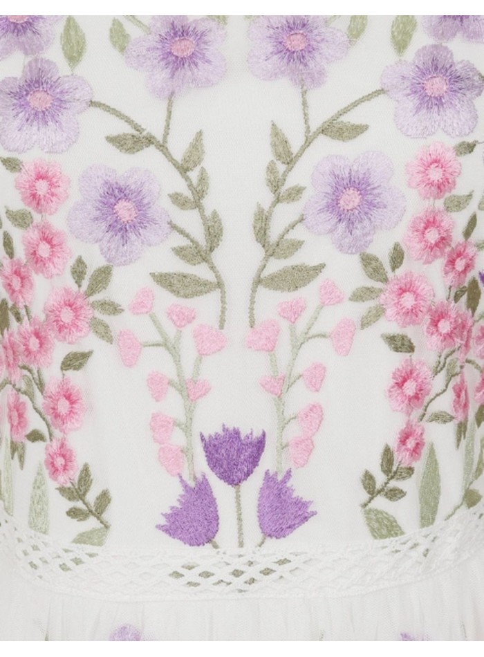 Vestido largo blanco de tul bordado de florecitas