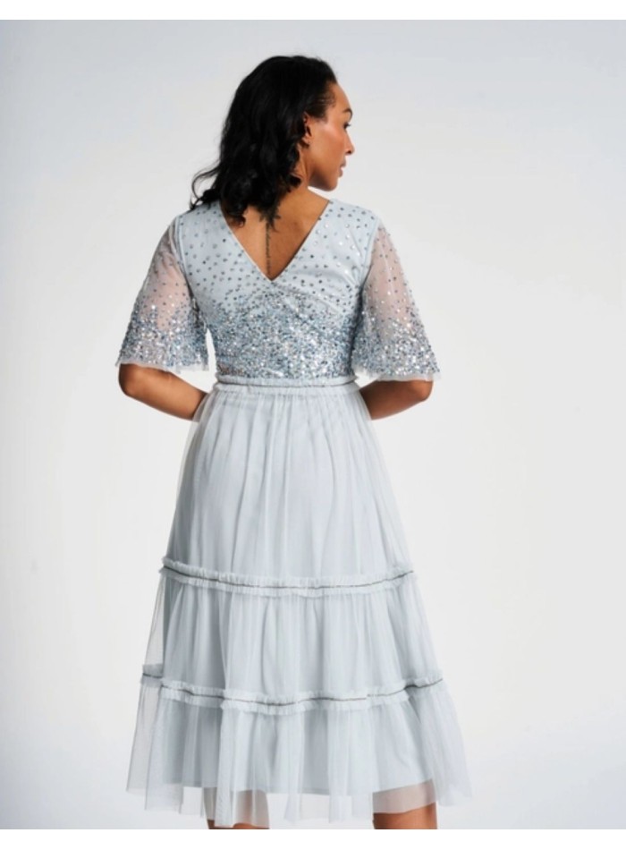 Robe de cocktail bleue en tulle brodé de sequins